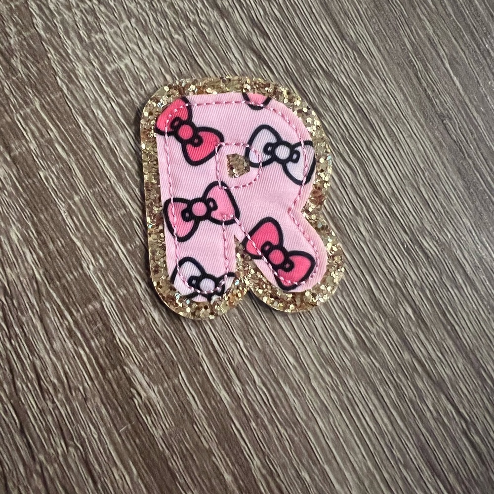 StoneY Clover Hello Kitty Bow letter R